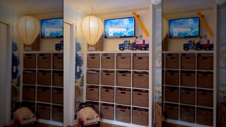 DIY built in shelf in childs play room