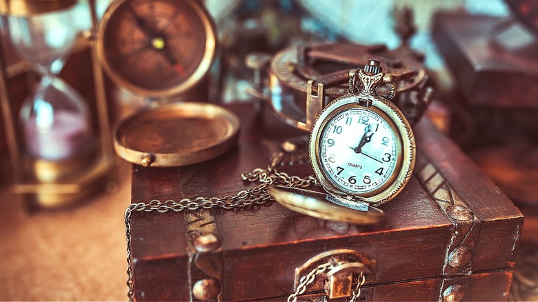 Small wooden and metal antiques
