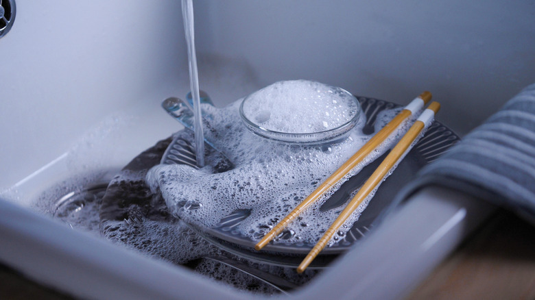 The Hack That'll Make Drying Dishes A Breeze Without A Rack