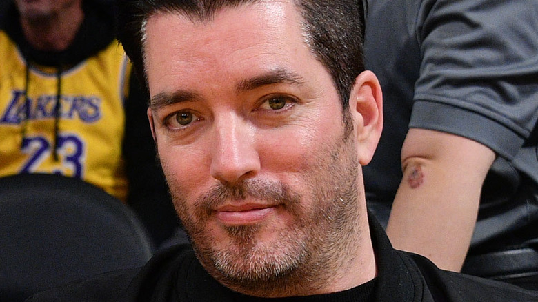 Jonathan Scott at a basketball game