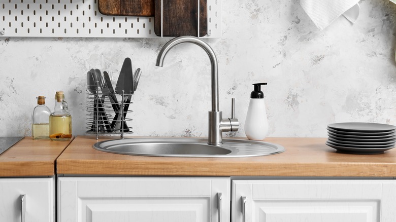 Stainless steel sink