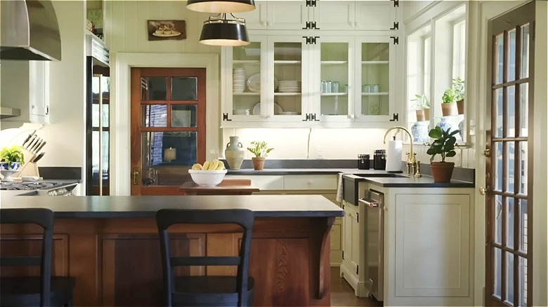 A modern rustic American kitchen.