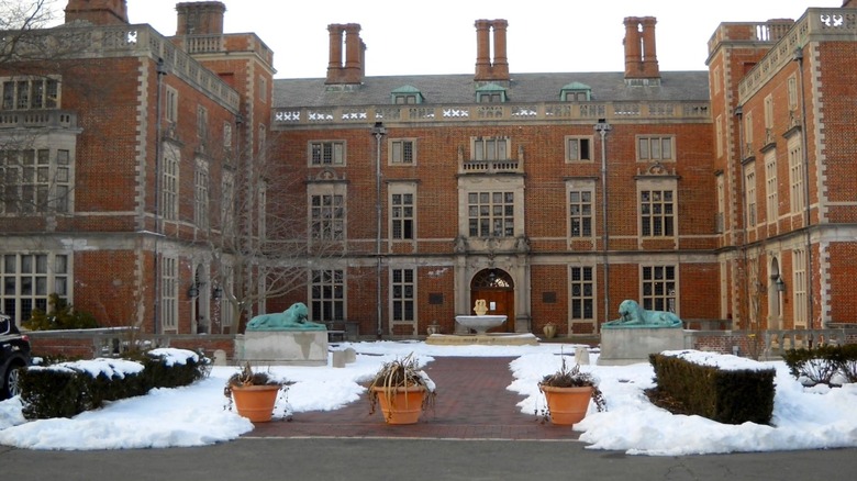 Webb Institute building exterior