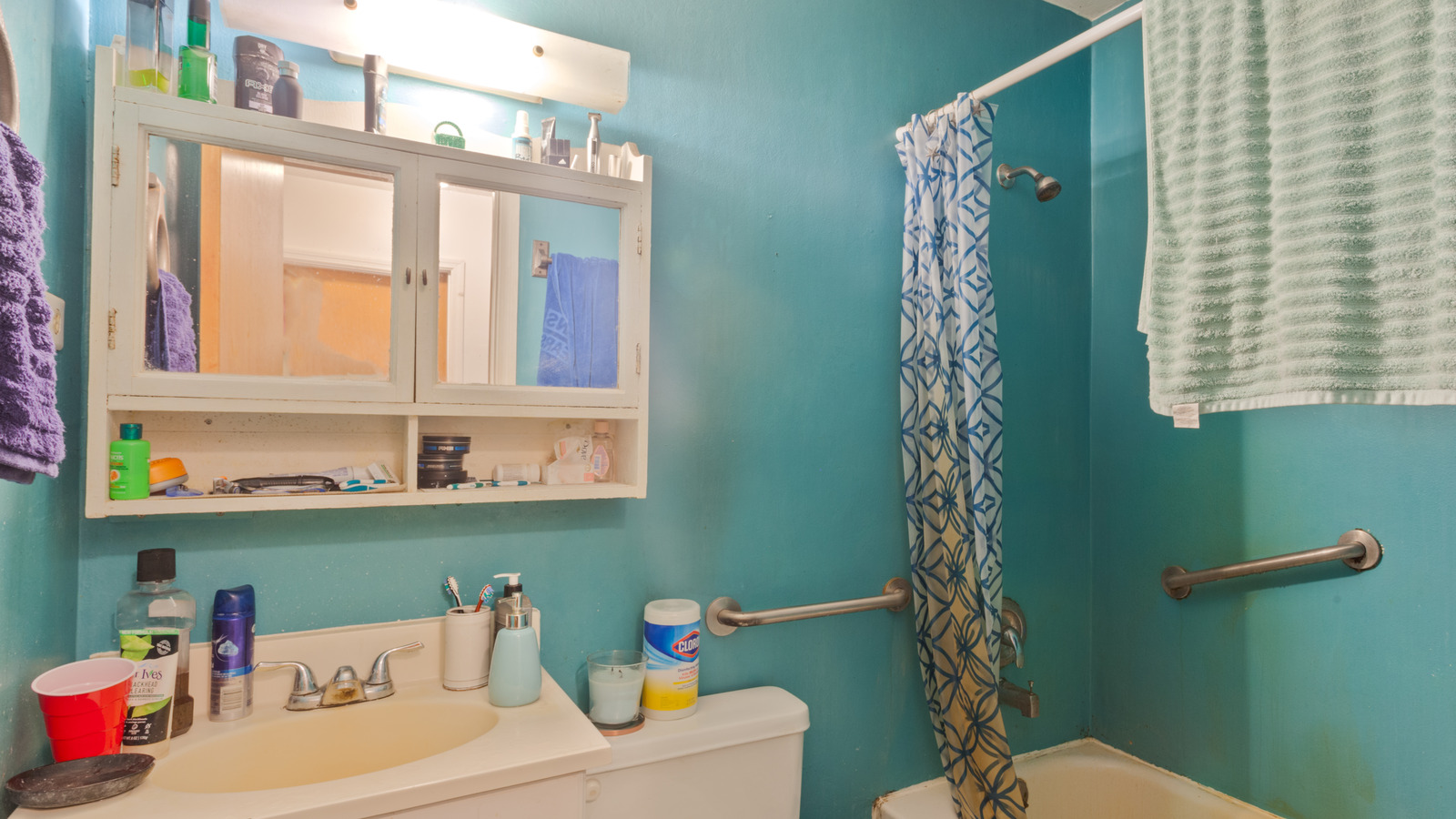 The VESKEN IKEA Corner Shelf Will Maximize Storage In A Small Bathroom
