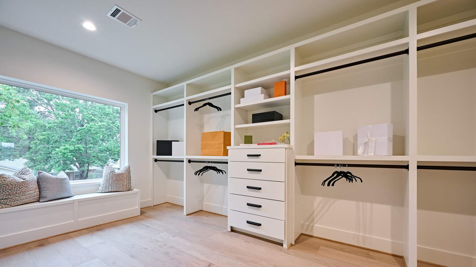 The IKEA Hack That Proves An Open Closet System Doesn't Have To Be An ...