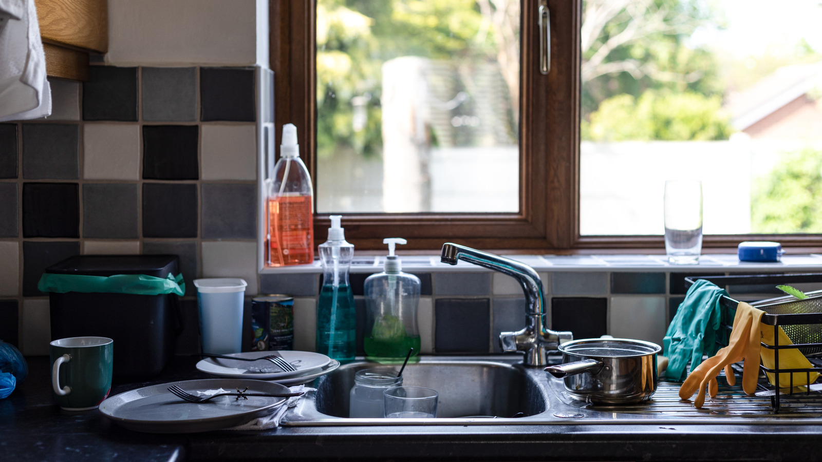 The IKEA Kitchen Essential That Doubles As The Perfect Sink Organizer