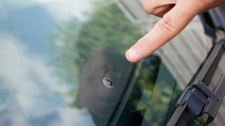Round crack in windshield