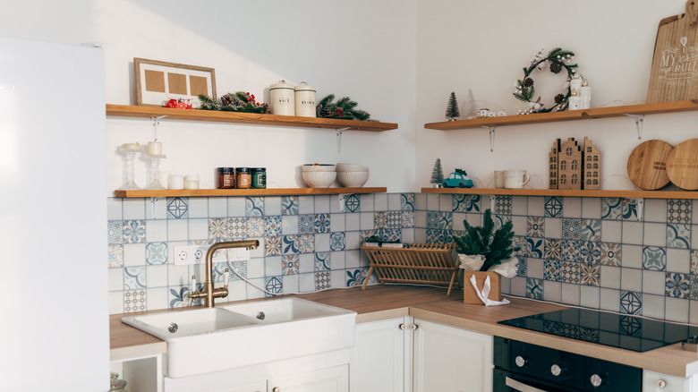 kitchen corner with no upper cabinets and small open shelves