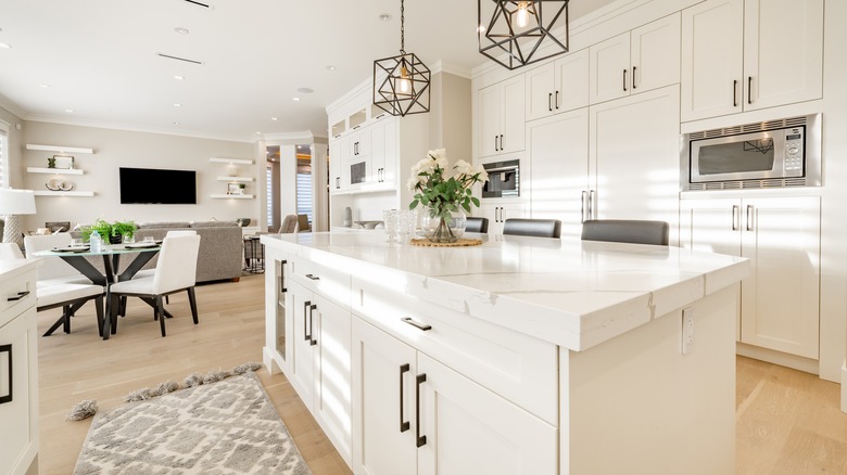 white kitchen w/texture