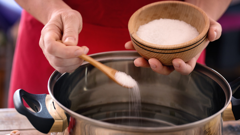 Mixing salt with water