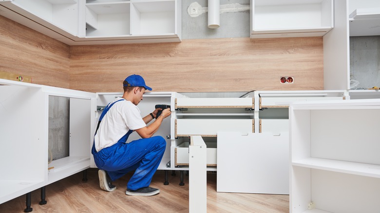 Man installing kitchen