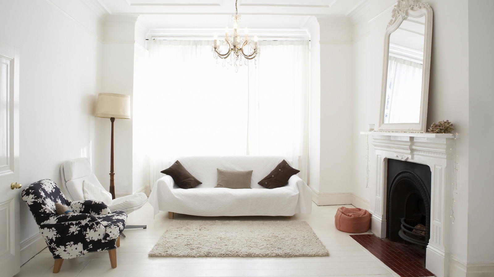 The Living Room Lighting Trend That’ll Be Shining Bright In 2025 The Living Room Lighting Trend That’ll Be Shining Bright In 2025