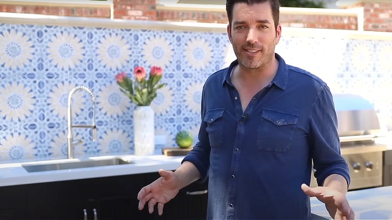 Jonathan Scott in outdoor kitchen