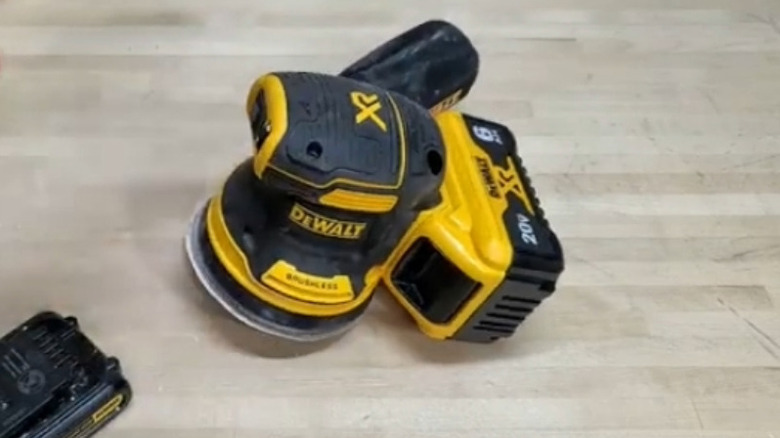 Dewalt orbital sanding tool