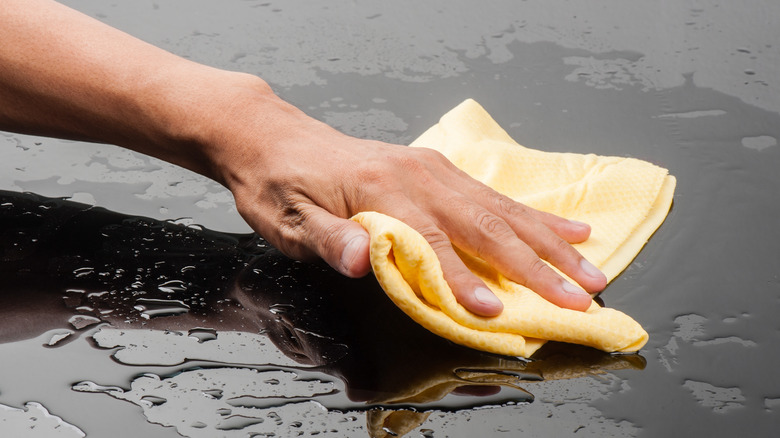 drying car window with chamois