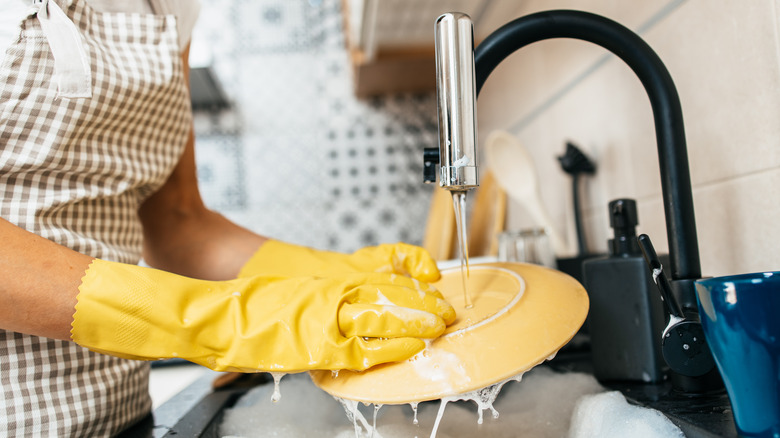 Washing dishes with gloves