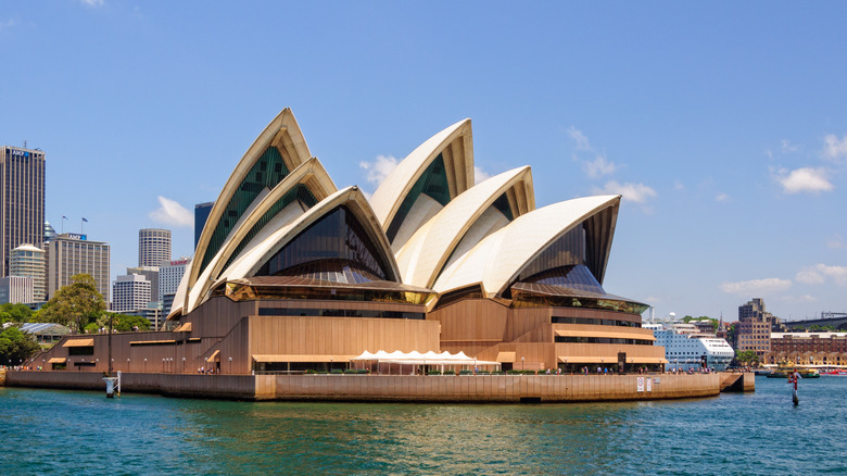 Sydney Opera house harbor