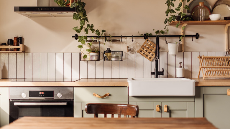A modern kitchen with wood paneling as a backsplash