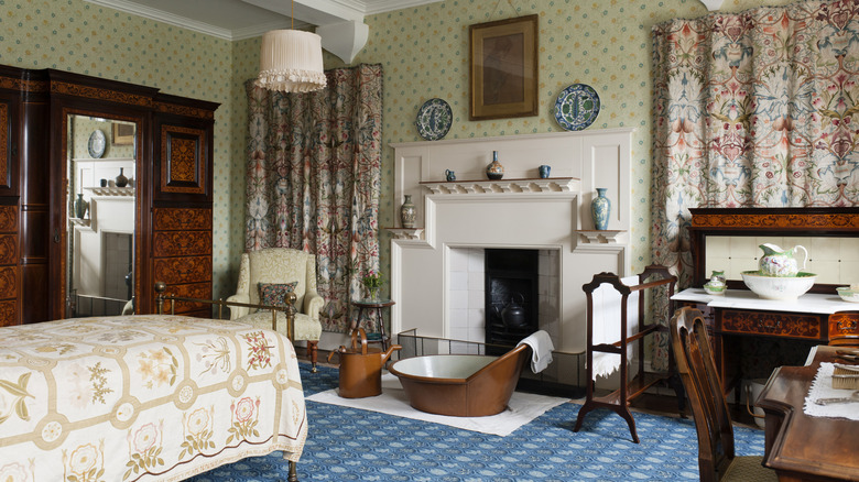 An old-fashioned bedroom is decorated with antiques