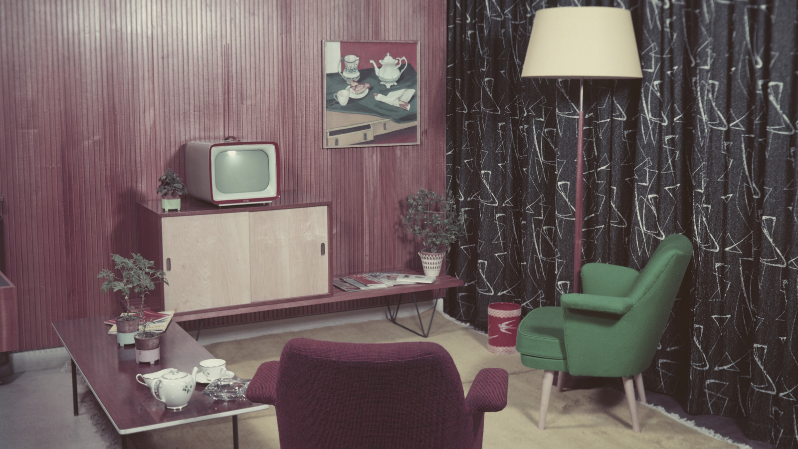 Curated visual reference: Picture Idea: The Old School Decor People Loved Having In Their Home