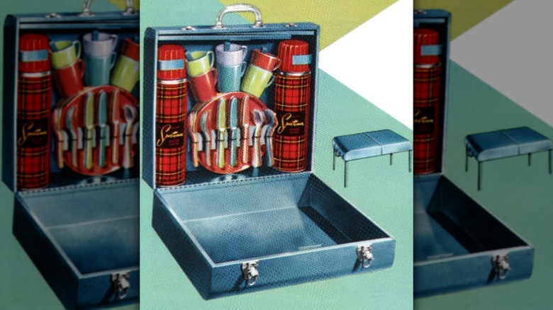 Melamine picnic set in case