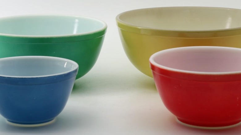 vintage pyrex primary color bowl set