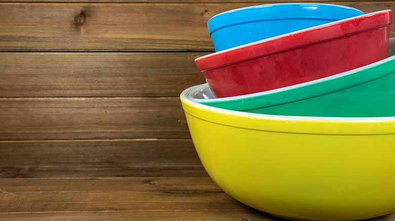 pyrex primary color bowls vintage