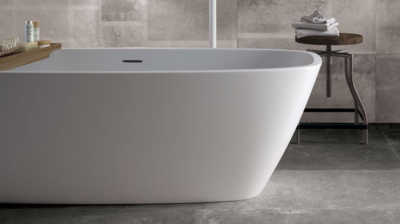 luxurious bathtub