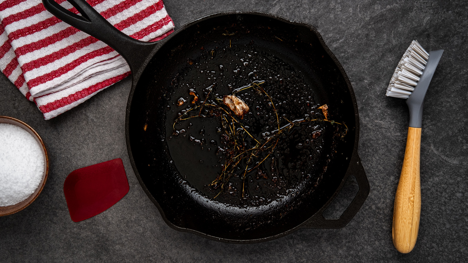 The One Cast-Iron Cleaning Trick You Need To Try