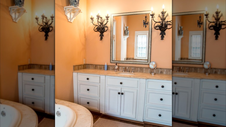 A vintage style bathroom with peach walls