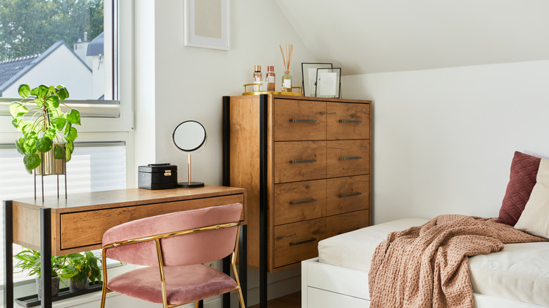 A small bedroom with a window