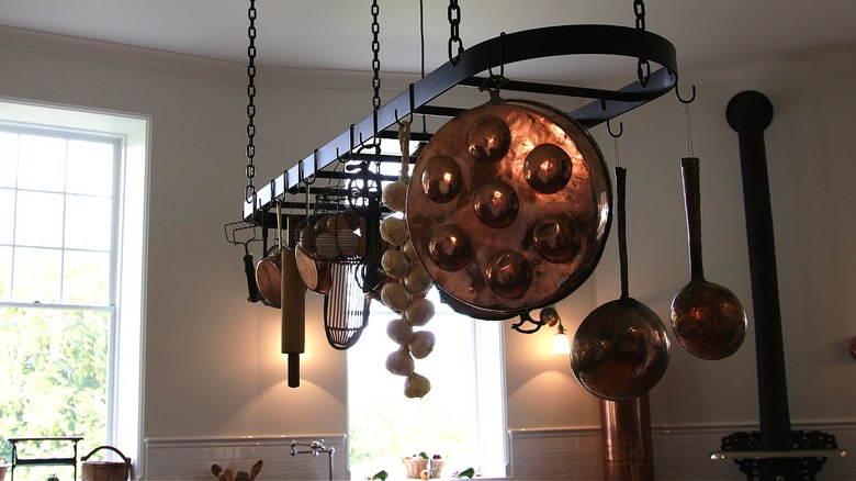 Hanging pots and pans 