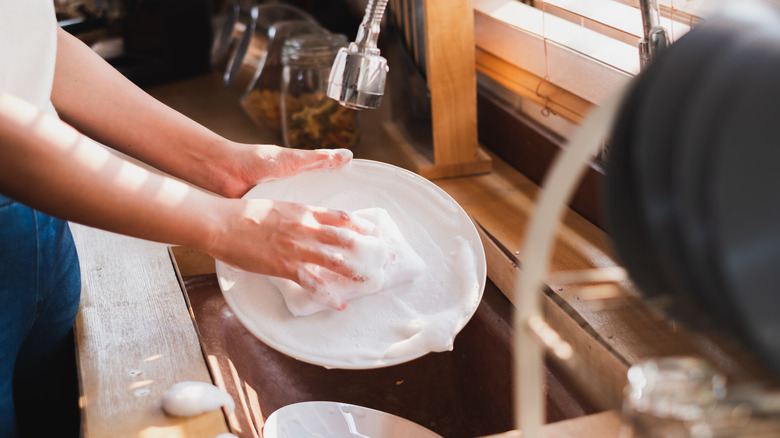 Woman cleaning dishes