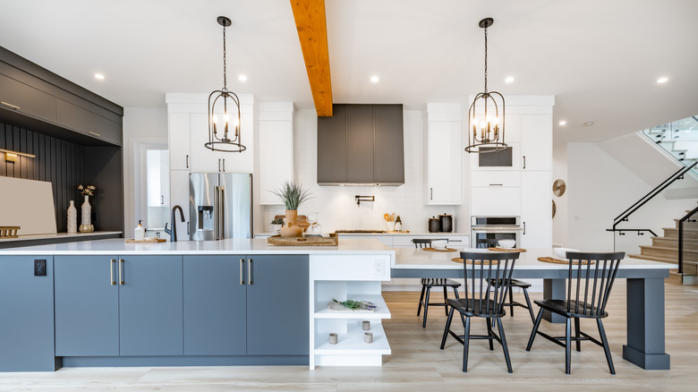 Modern farmhouse kitchen