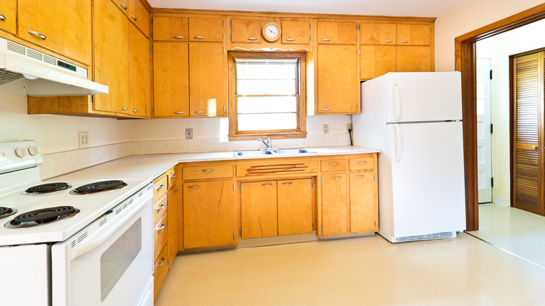 A mid-century modern kitchen with an old refrigerator
