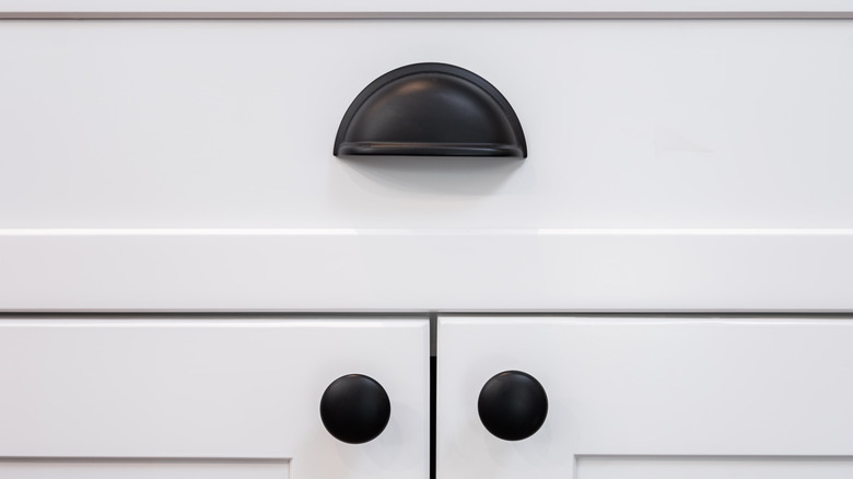 cabinet cup pull and knobs
