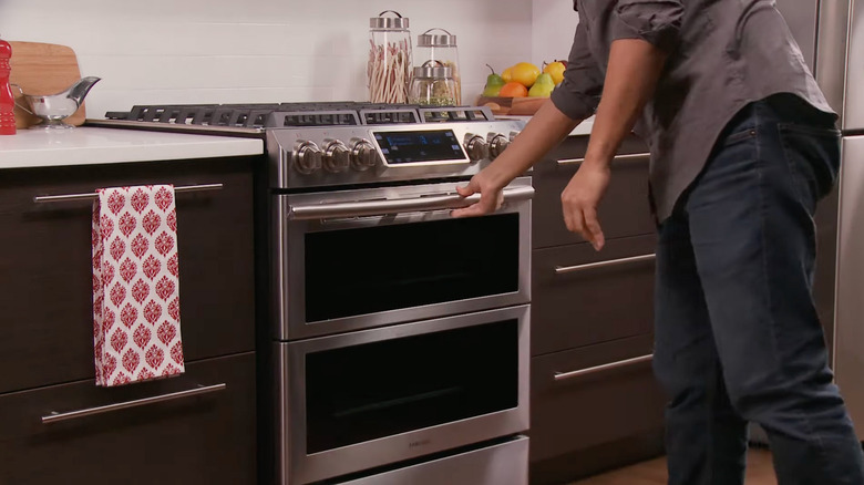 A man closing the door of the Samsung Flex Duo oven