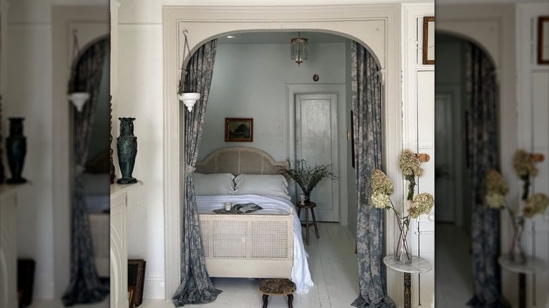 Doorway trim painted with Revere Pewter by Benjamin Moore