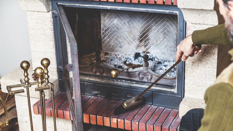 Cleaning fireplace ash