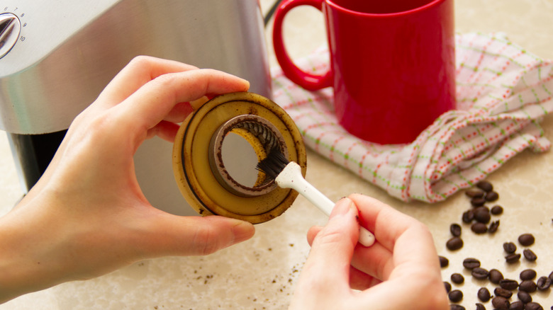 brush cleaning coffee grinder