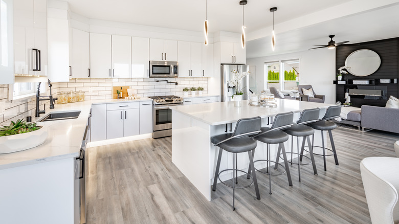 contemporary home with vinyl flooring