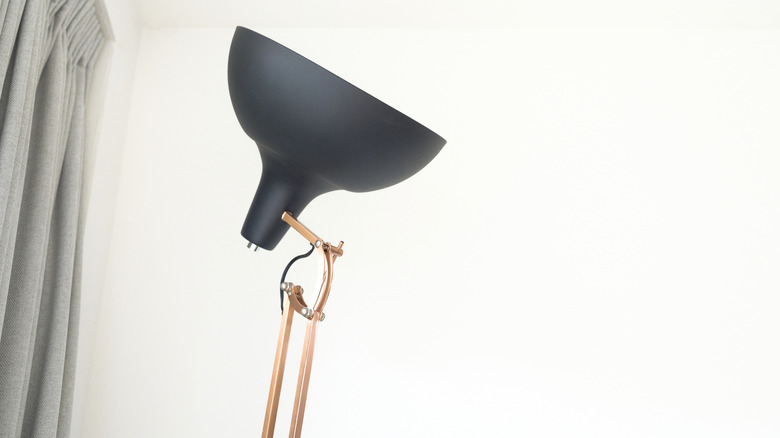 Swing-arm sconce point up