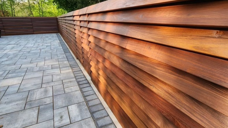 Basic fixed horizontal wood louver fence