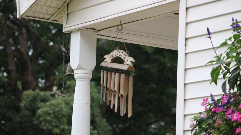 wind chimes on porch