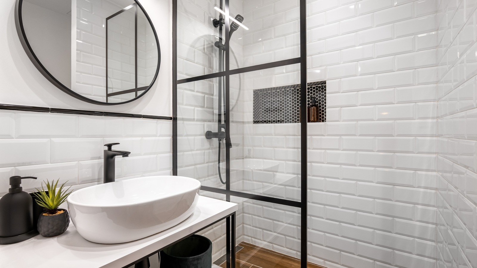 The Practical Shower Feature HGTV's Jasmine Roth Swears By For A ...