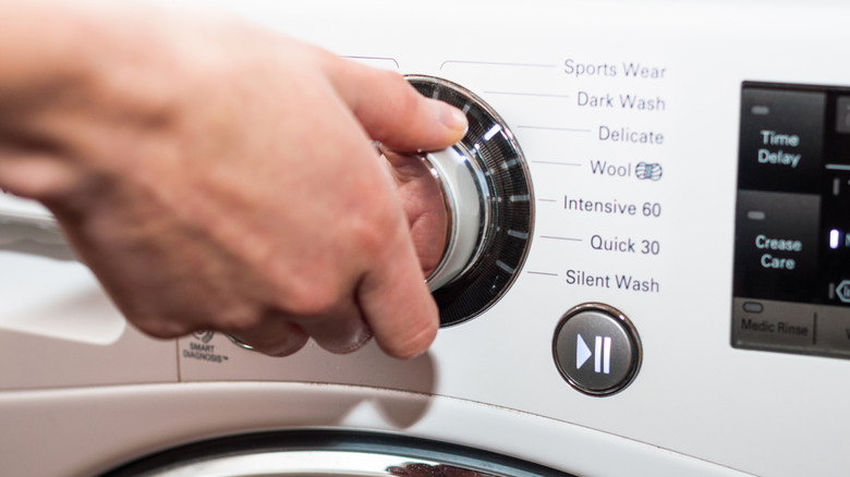 Knob on washing machine with quick wash setting