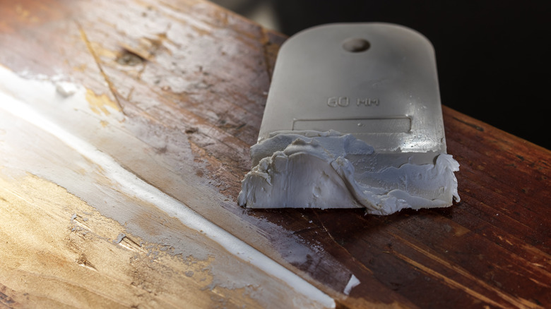 Filling gap with wood filler