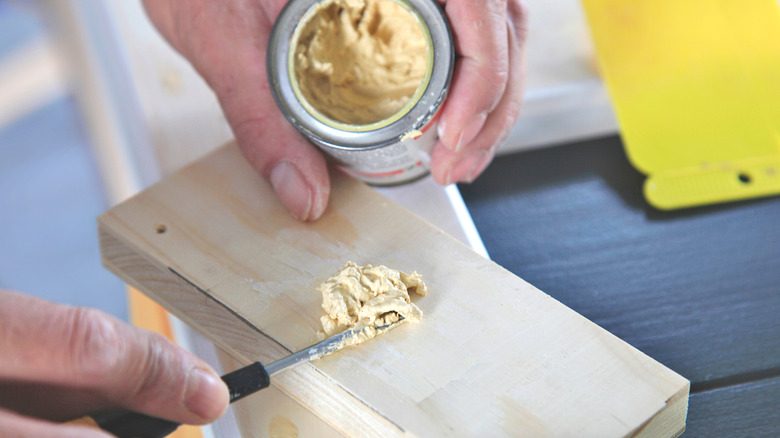 Applying wood filler before varnishing