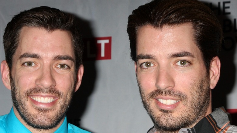 Jonathan and Drew Scott smiling