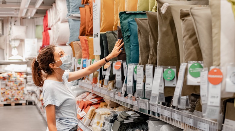 Person shopping for IKEA pillows